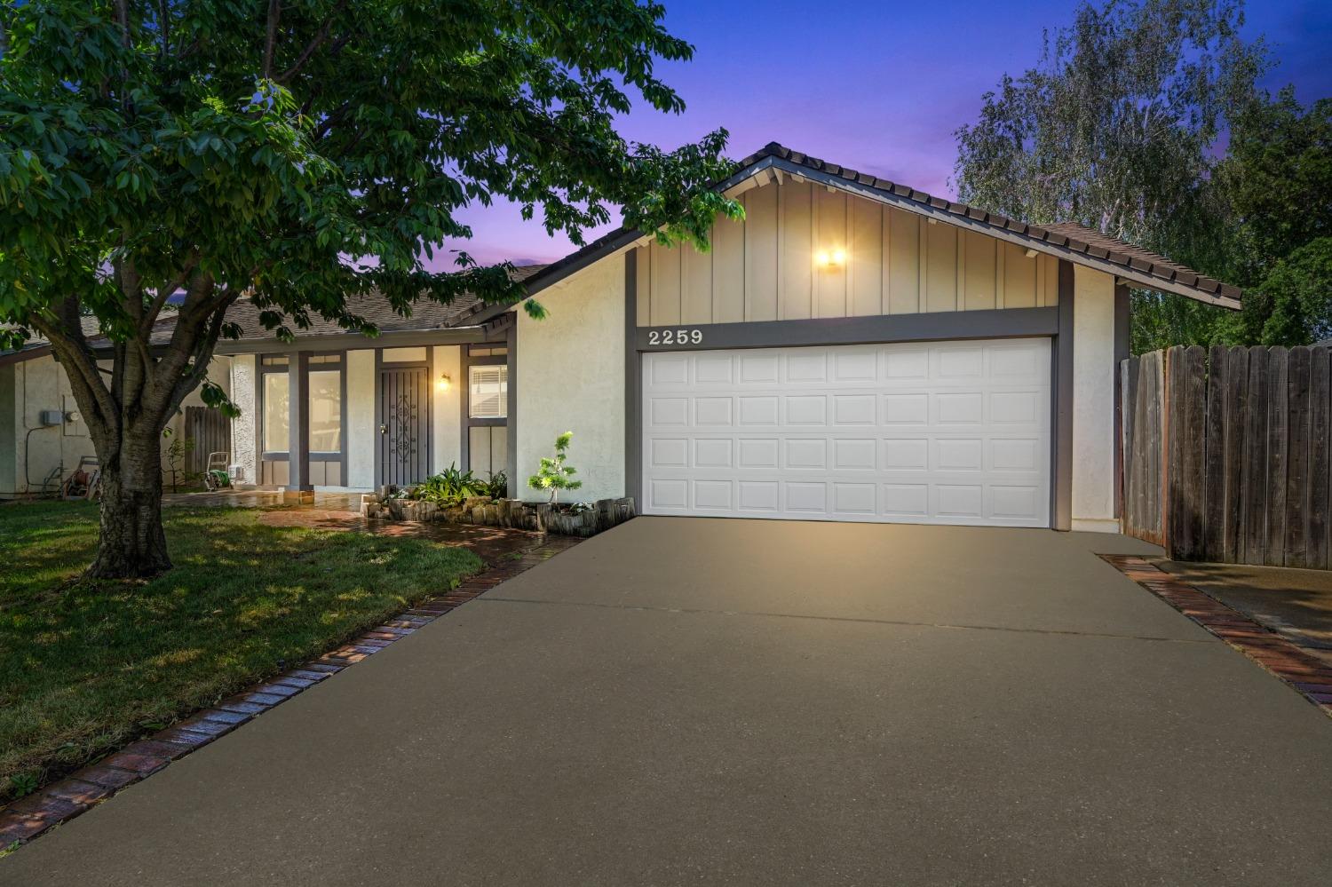 Detail Gallery Image 3 of 69 For 2259 River Trails Cir, Rancho Cordova,  CA 95670 - 3 Beds | 2 Baths