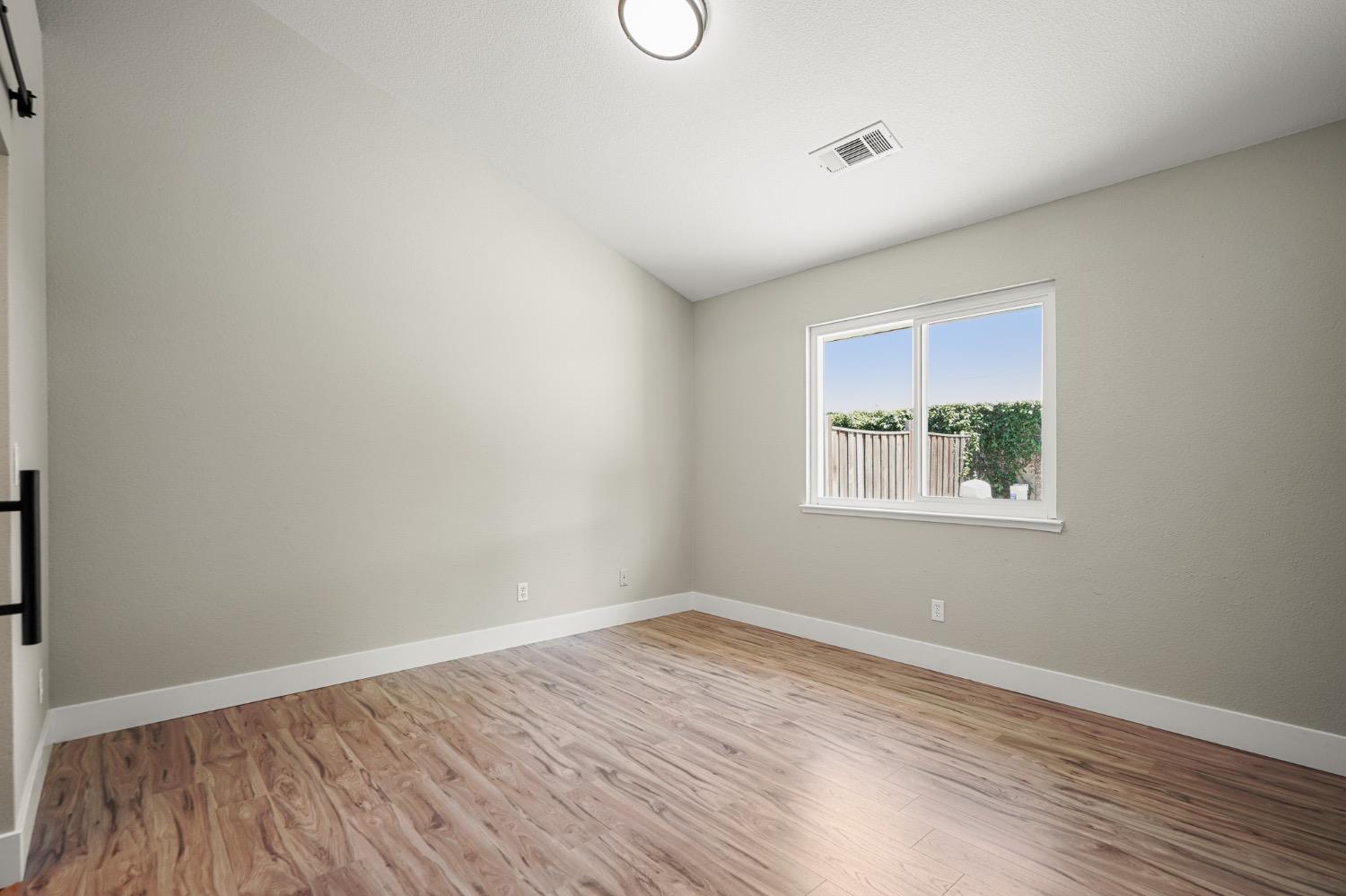 Detail Gallery Image 33 of 39 For 404 Kirbys Mill Dr, Modesto,  CA 95358 - 3 Beds | 2 Baths