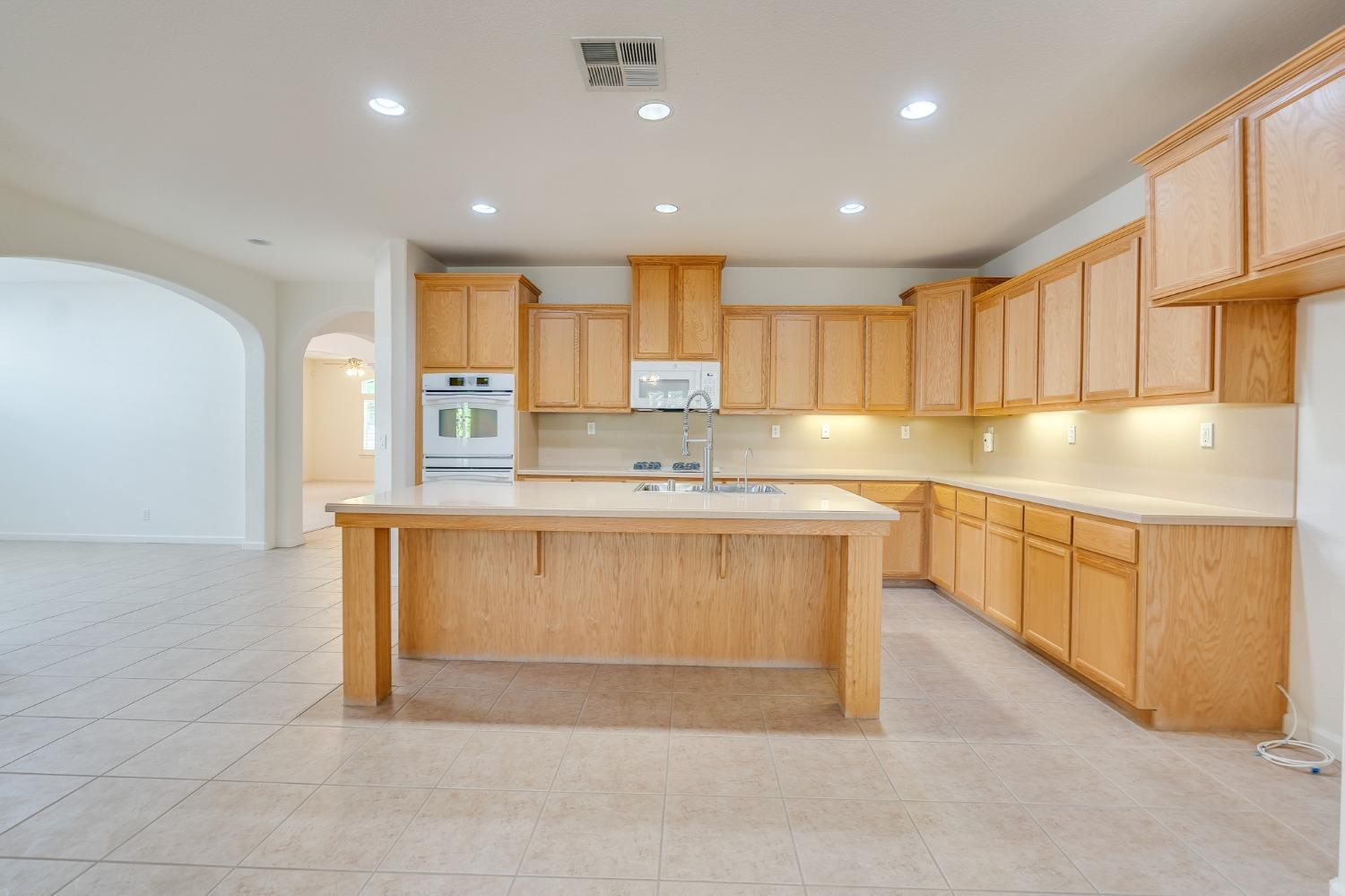 Detail Gallery Image 18 of 77 For 2080 Maximillian Ct, Los Banos,  CA 93635 - 4 Beds | 2/1 Baths