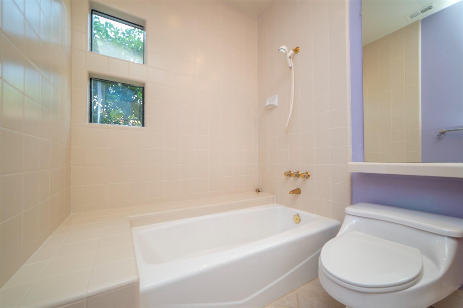 Detail Gallery Image 35 of 94 For 11457 Huntington Village Ln, Gold River,  CA 95670 - 4 Beds | 4/2 Baths