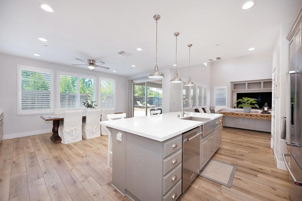 Detail Gallery Image 9 of 34 For 5033 Chico Dr, Roseville,  CA 95747 - 5 Beds | 4/1 Baths