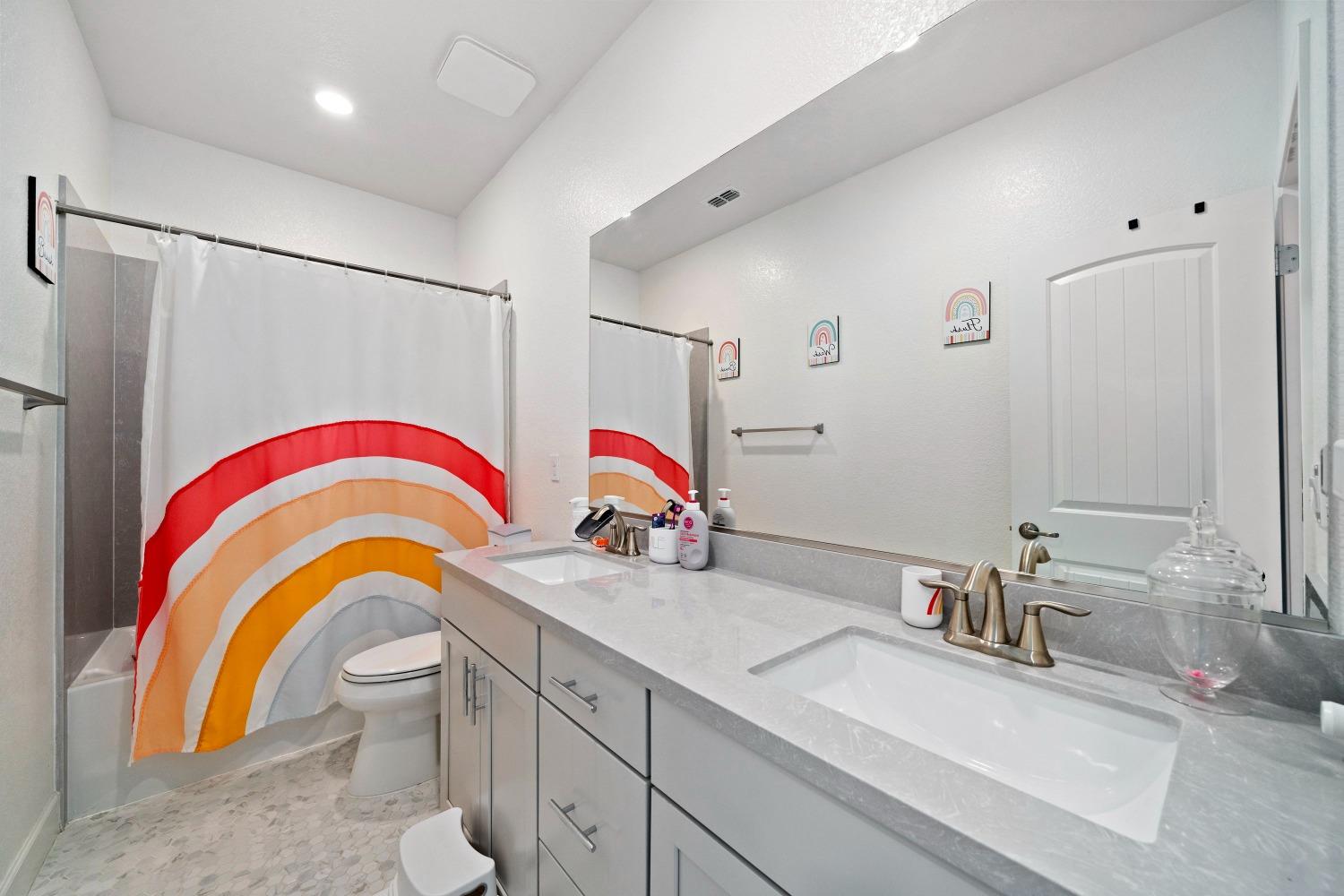 Detail Gallery Image 31 of 48 For 9942 Summerton Cir, Elk Grove,  CA 95624 - 4 Beds | 3/1 Baths