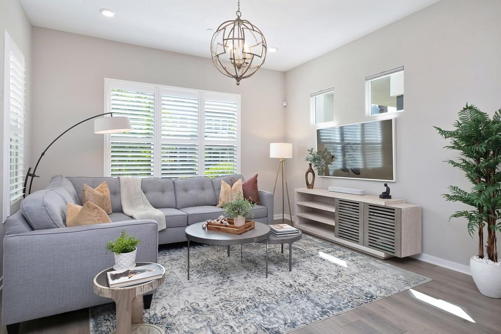 Detail Gallery Image 9 of 89 For 142 Fonseca St, Sacramento,  CA 95816 - 3 Beds | 3/1 Baths