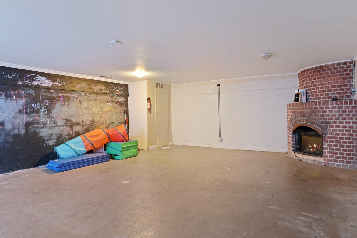 Detail Gallery Image 40 of 41 For 1120 W Oak St, Lodi,  CA 95240 - 3 Beds | 2 Baths