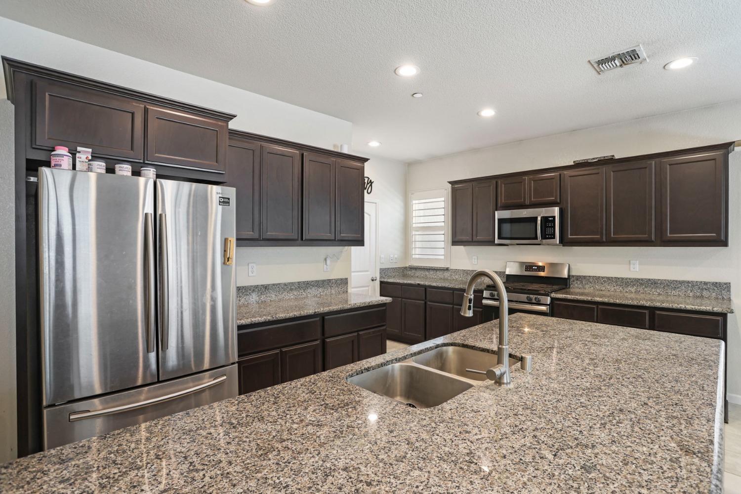 Detail Gallery Image 23 of 41 For 13311 Fountain Dr, Waterford,  CA 95386 - 3 Beds | 2 Baths