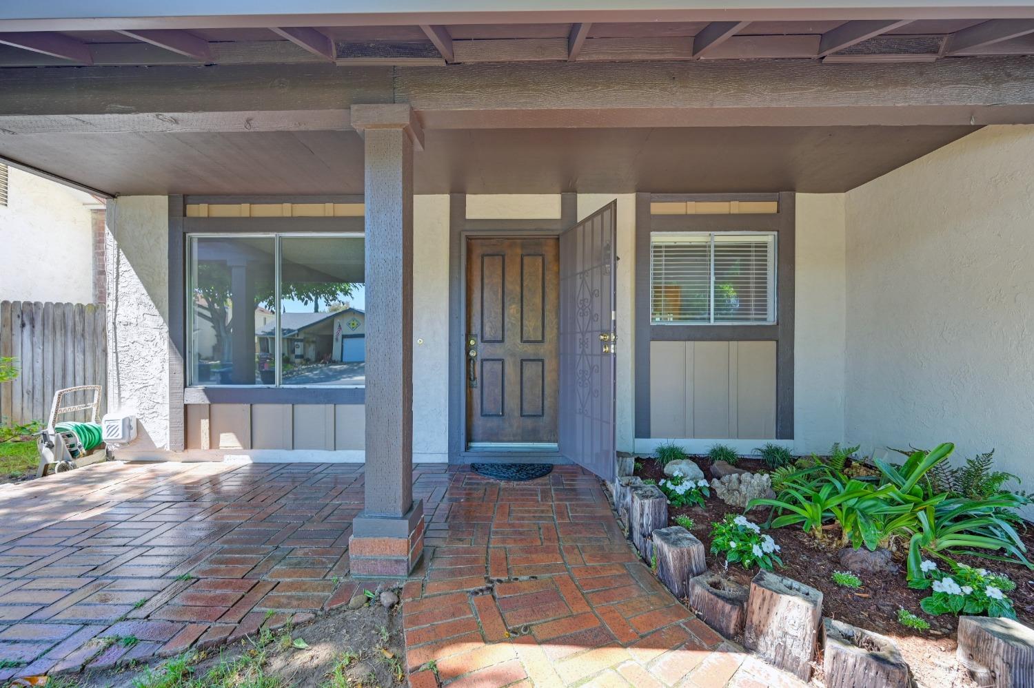 Detail Gallery Image 2 of 69 For 2259 River Trails Cir, Rancho Cordova,  CA 95670 - 3 Beds | 2 Baths