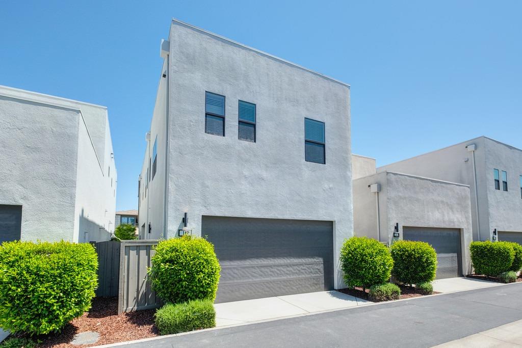 Detail Gallery Image 55 of 89 For 142 Fonseca St, Sacramento,  CA 95816 - 3 Beds | 3/1 Baths