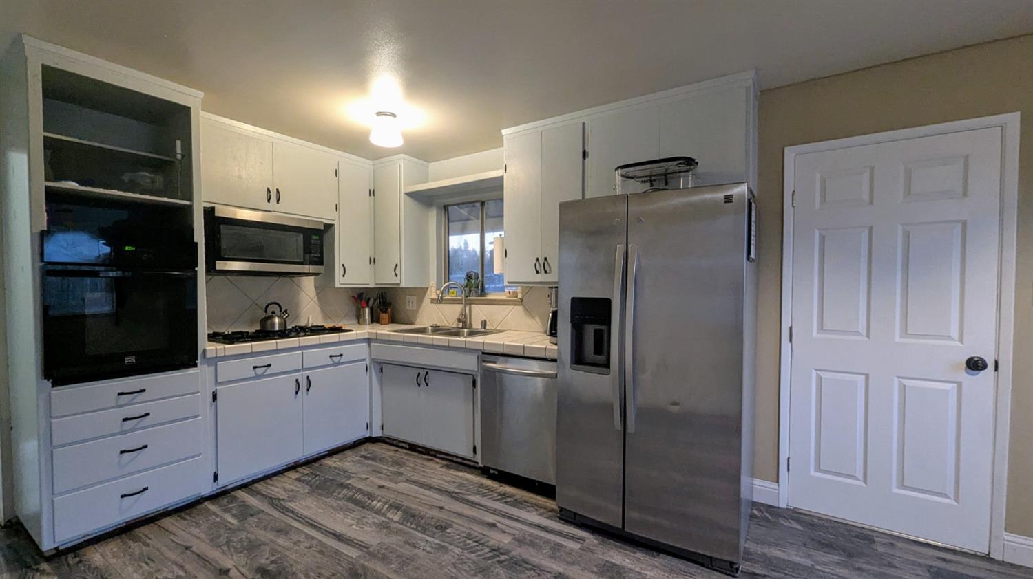 Detail Gallery Image 8 of 30 For 5530 Forestwood Dr, Sacramento,  CA 95842 - 3 Beds | 2 Baths