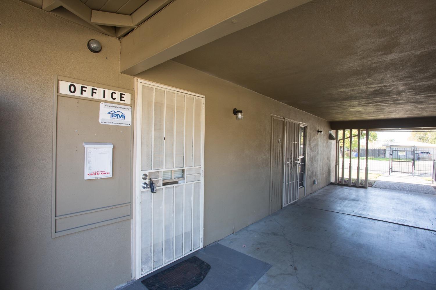 Detail Gallery Image 14 of 18 For 6815 24th St, Sacramento,  CA 95822 - – Beds | – Baths