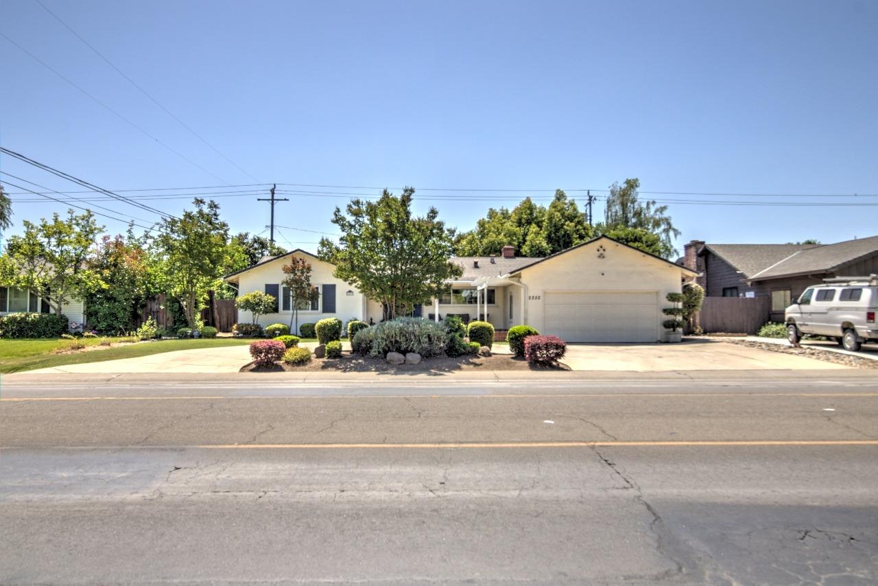 Detail Gallery Image 4 of 40 For 2252 W Benjamin Holt Dr, Stockton,  CA 95207 - 3 Beds | 2 Baths
