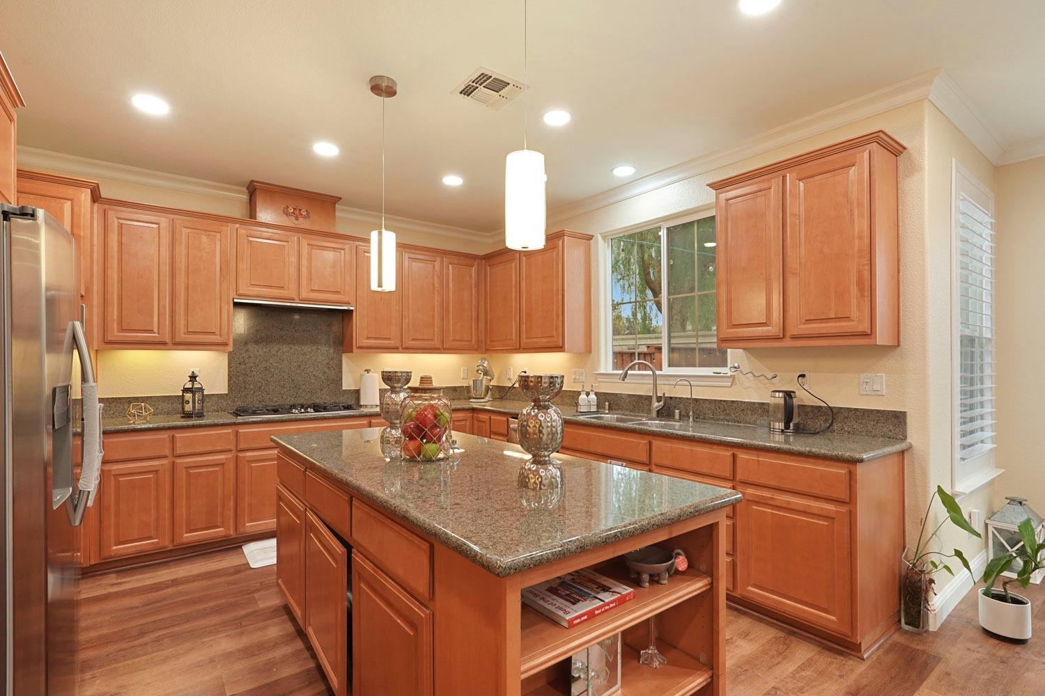Detail Gallery Image 14 of 39 For 610 W La Canada Ave, Mountain House,  CA 95391 - 5 Beds | 3/1 Baths