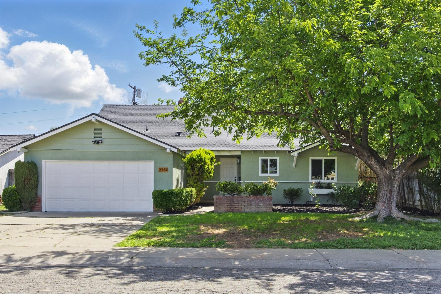 Detail Gallery Image 1 of 70 For 2237 Edwards St, Marysville,  CA 95901 - 4 Beds | 2/1 Baths