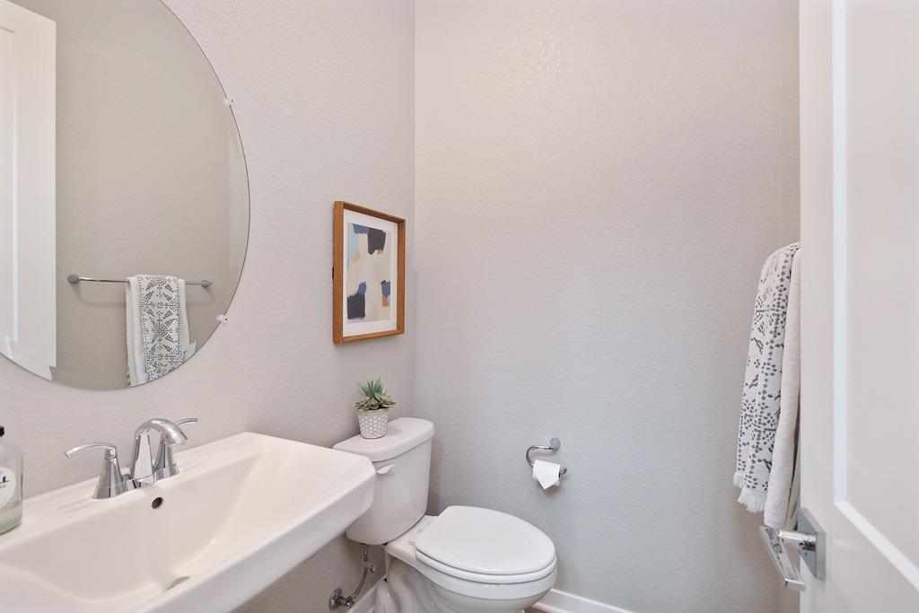 Detail Gallery Image 21 of 89 For 142 Fonseca St, Sacramento,  CA 95816 - 3 Beds | 3/1 Baths