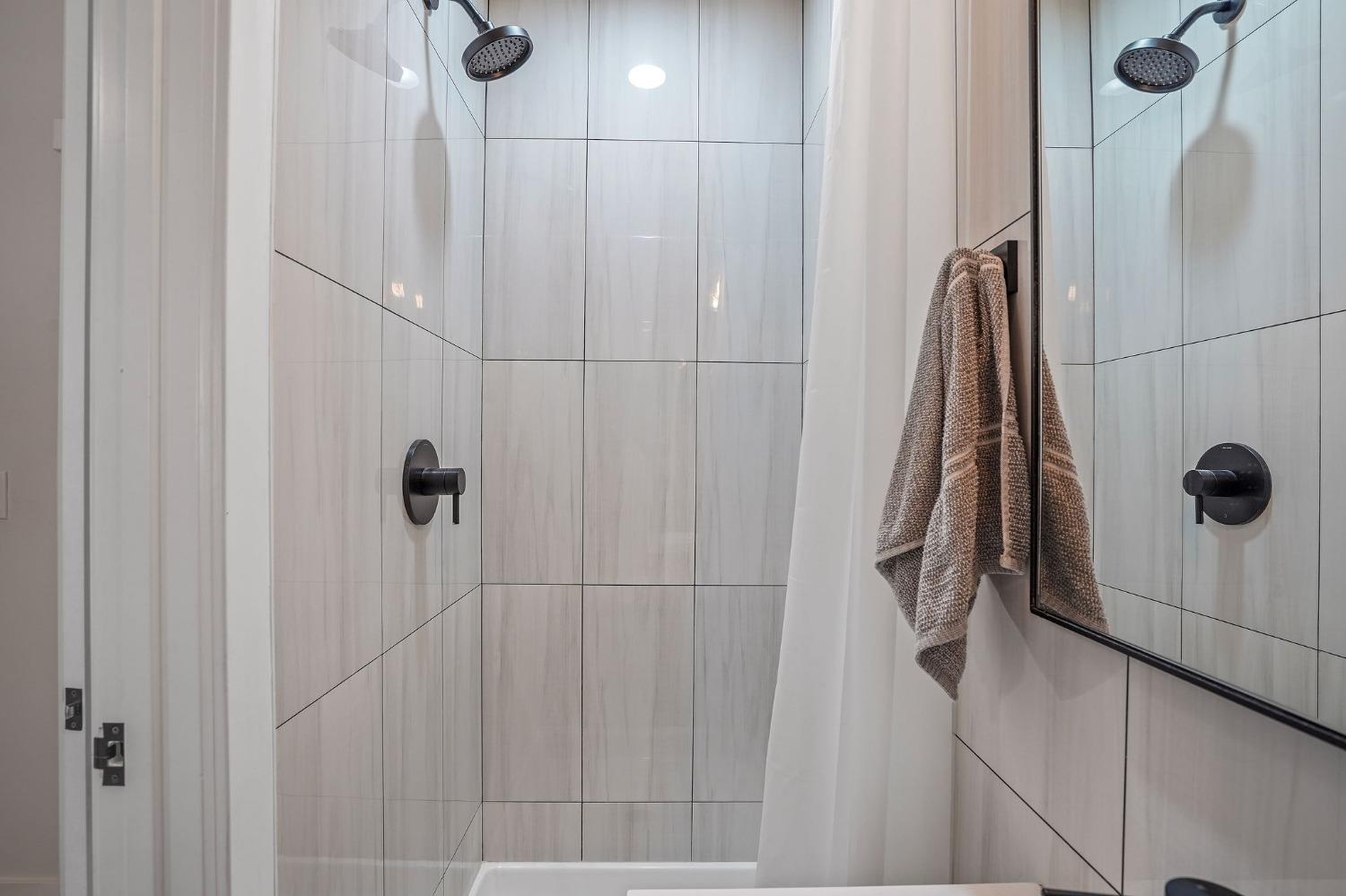 Detail Gallery Image 17 of 27 For 2640 17th St, Sacramento,  CA 95818 - 2 Beds | 2 Baths