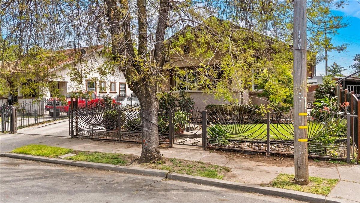 Detail Gallery Image 2 of 35 For 120 W Jackson St, Stockton,  CA 95206 - 3 Beds | 1 Baths