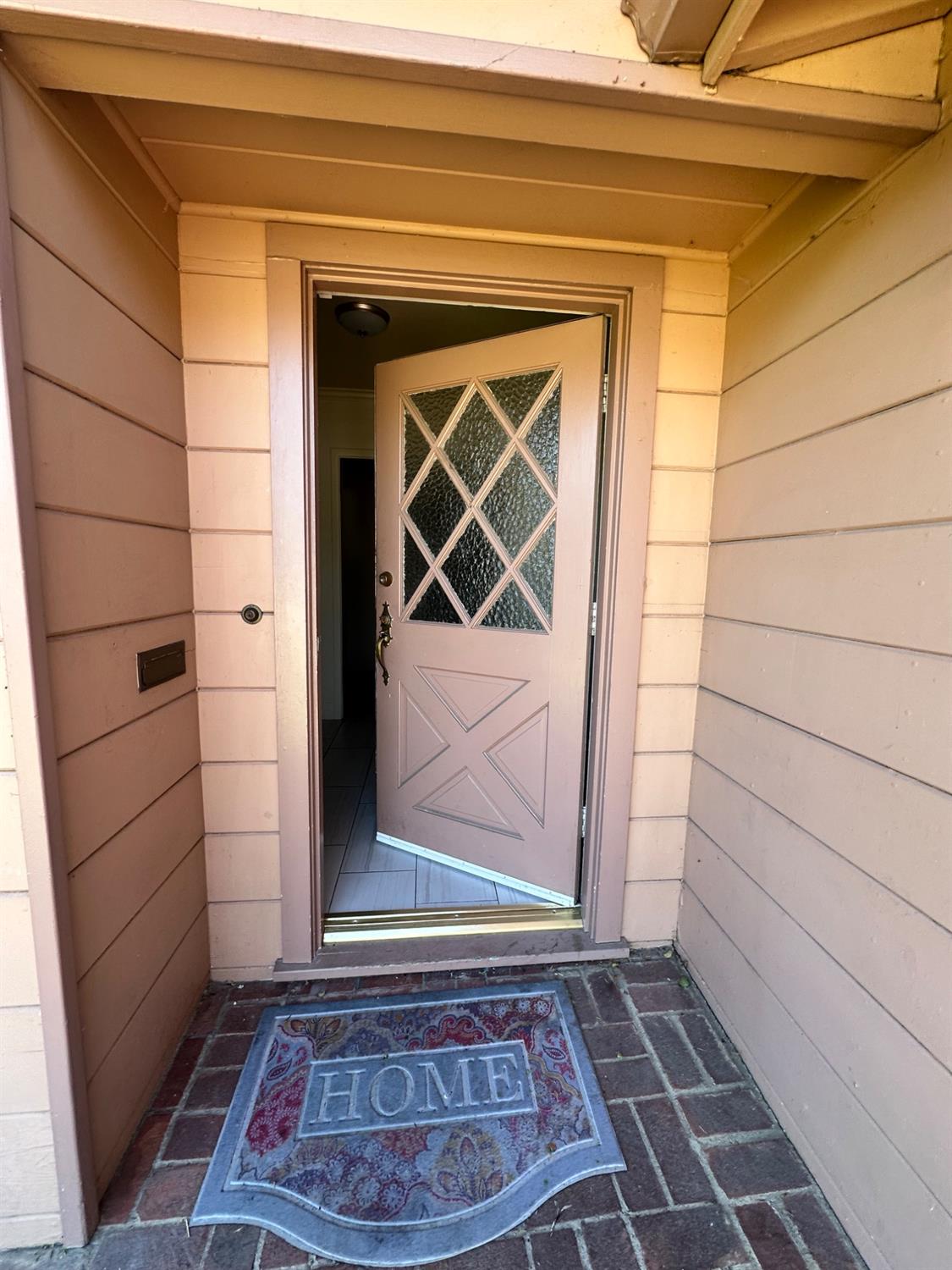 Detail Gallery Image 3 of 29 For 1112 S Country Club Blvd, Stockton,  CA 95204 - 3 Beds | 2 Baths