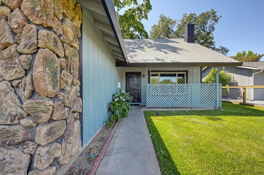 Detail Gallery Image 2 of 30 For 5801 Pecan Ave, Orangevale,  CA 95662 - 4 Beds | 2/1 Baths