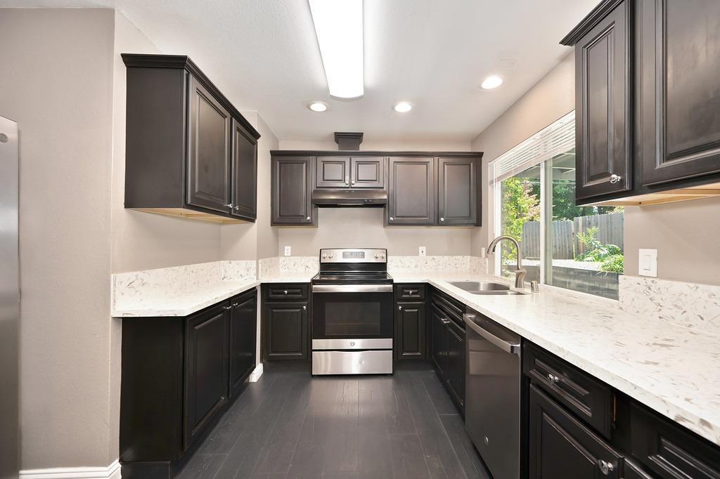 Detail Gallery Image 5 of 30 For 5801 Pecan Ave, Orangevale,  CA 95662 - 4 Beds | 2/1 Baths