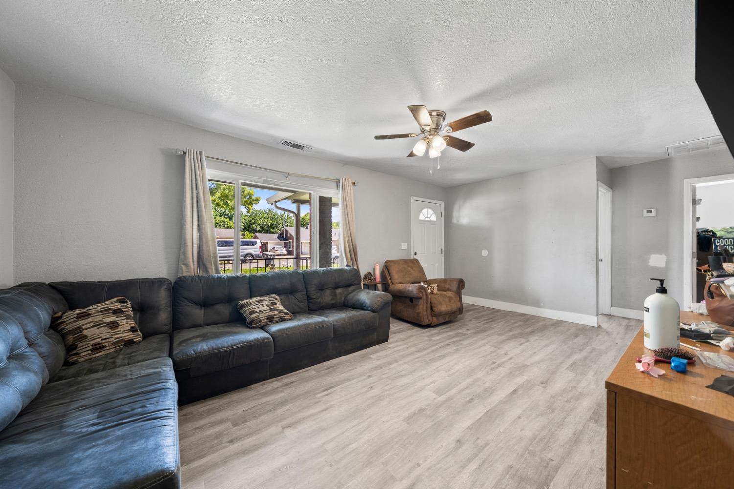 Detail Gallery Image 5 of 42 For 1013 Jay St, Olivehurst,  CA 95961 - 3 Beds | 2 Baths