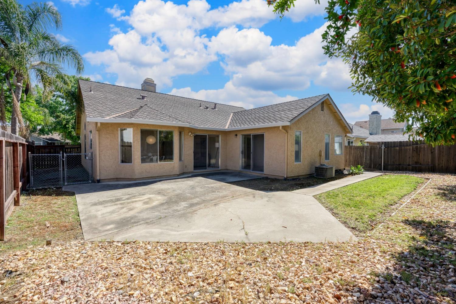 Detail Gallery Image 34 of 38 For 8329 Honeycomb Way, Sacramento,  CA 95828 - 3 Beds | 2 Baths