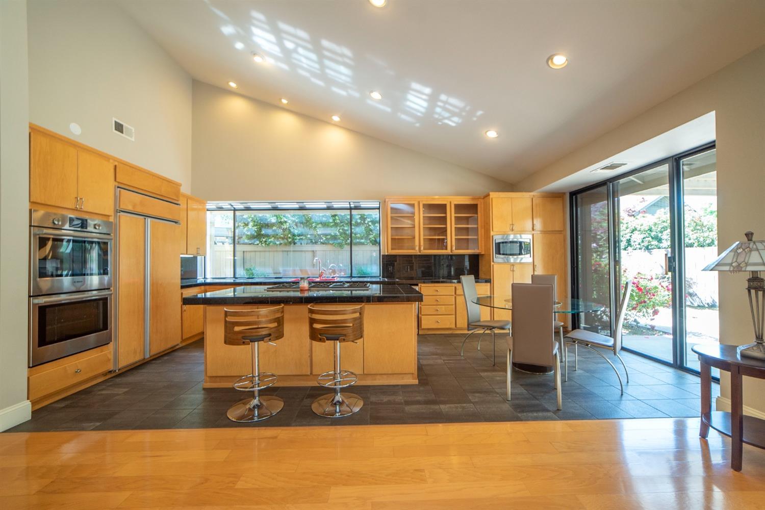 Detail Gallery Image 46 of 94 For 11457 Huntington Village Ln, Gold River,  CA 95670 - 4 Beds | 4/2 Baths