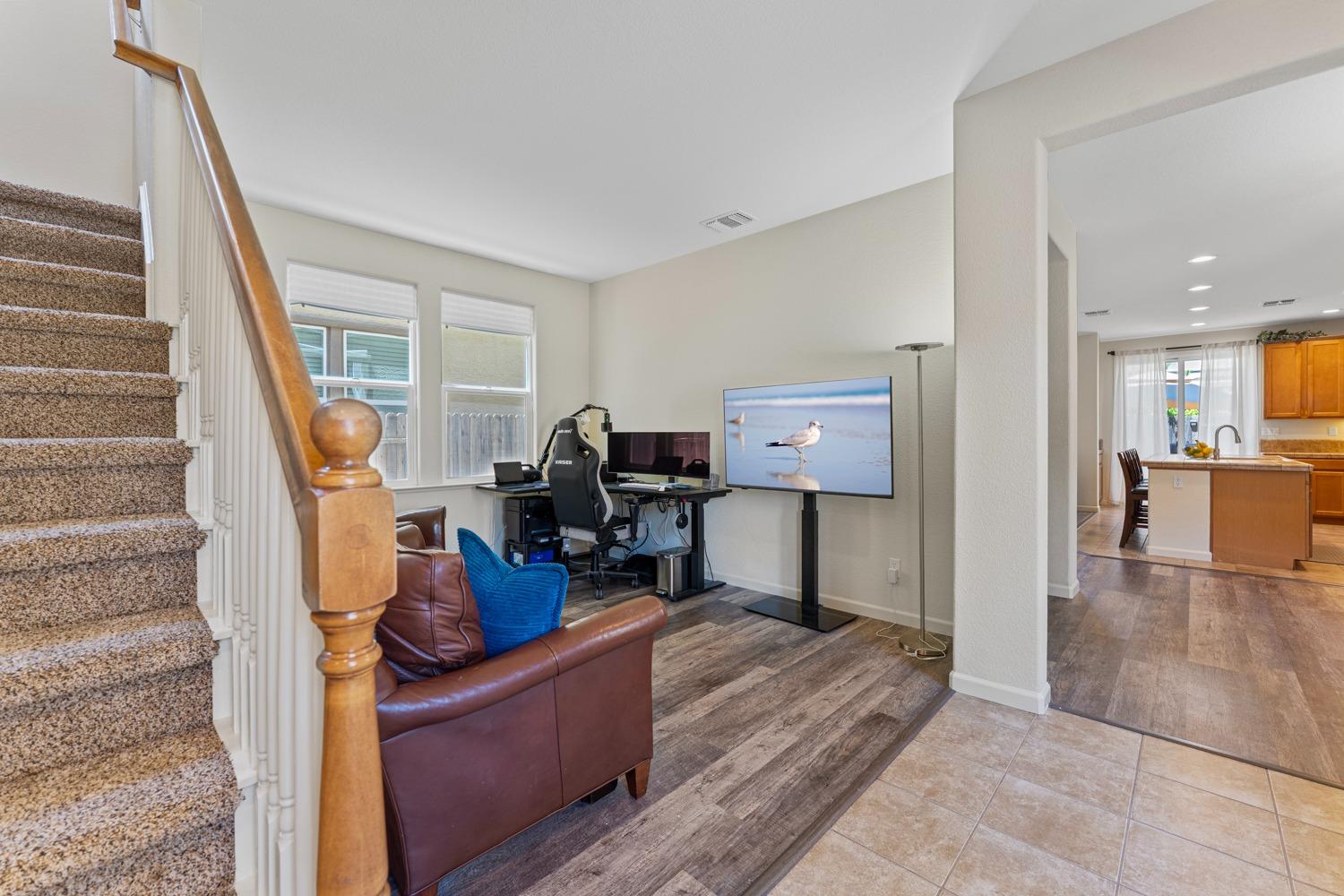 Detail Gallery Image 12 of 49 For 1869 Mammoth Way, Sacramento,  CA 95834 - 3 Beds | 3 Baths