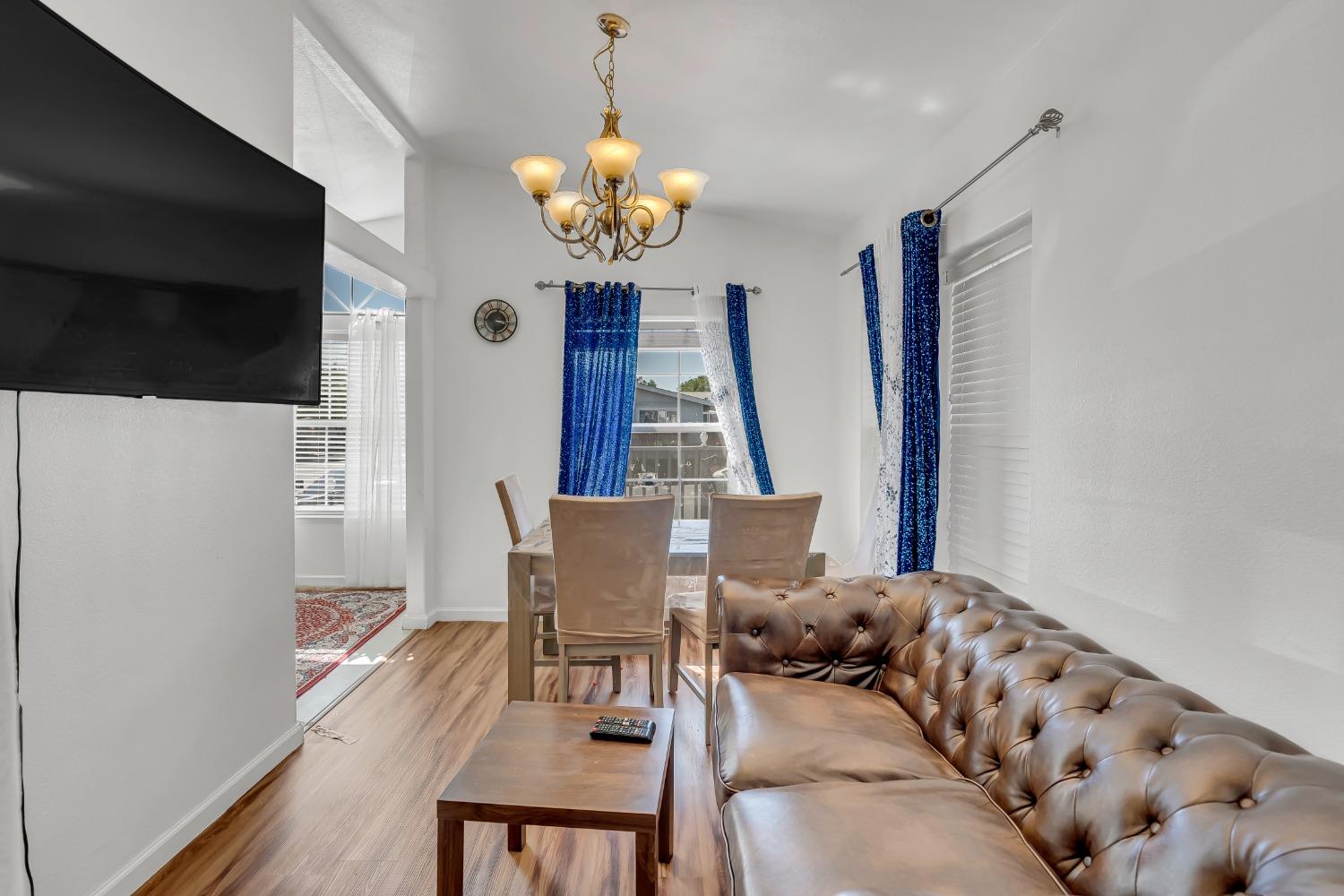 Detail Gallery Image 8 of 36 For 6417 Capital Cir 9, Sacramento,  CA 95828 - 3 Beds | 2 Baths
