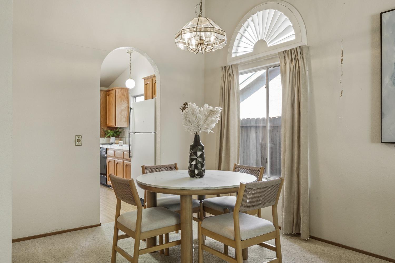 Detail Gallery Image 10 of 38 For 8329 Honeycomb Way, Sacramento,  CA 95828 - 3 Beds | 2 Baths