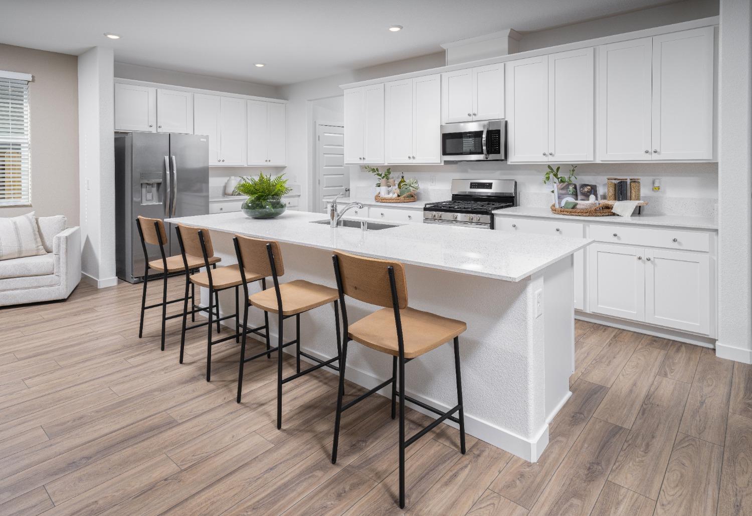 Detail Gallery Image 4 of 15 For 4606 Duckhawk Cir, Rancho Cordova,  CA 95742 - 3 Beds | 2/1 Baths