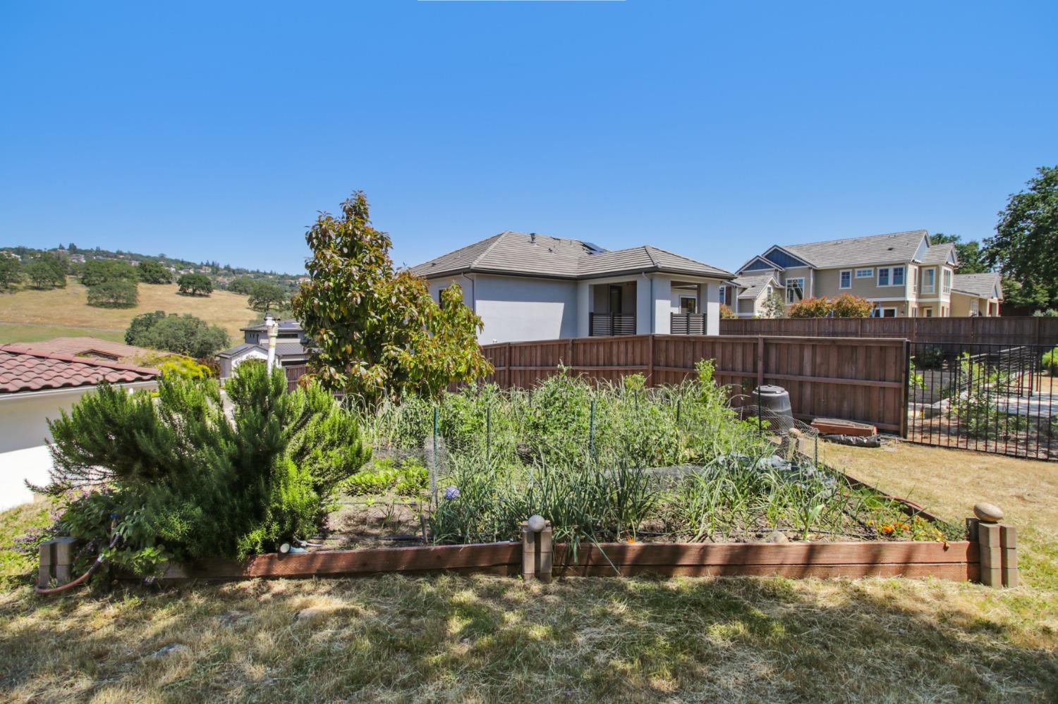 Detail Gallery Image 32 of 36 For 683 Russell Dr, Folsom,  CA 95630 - 3 Beds | 3 Baths