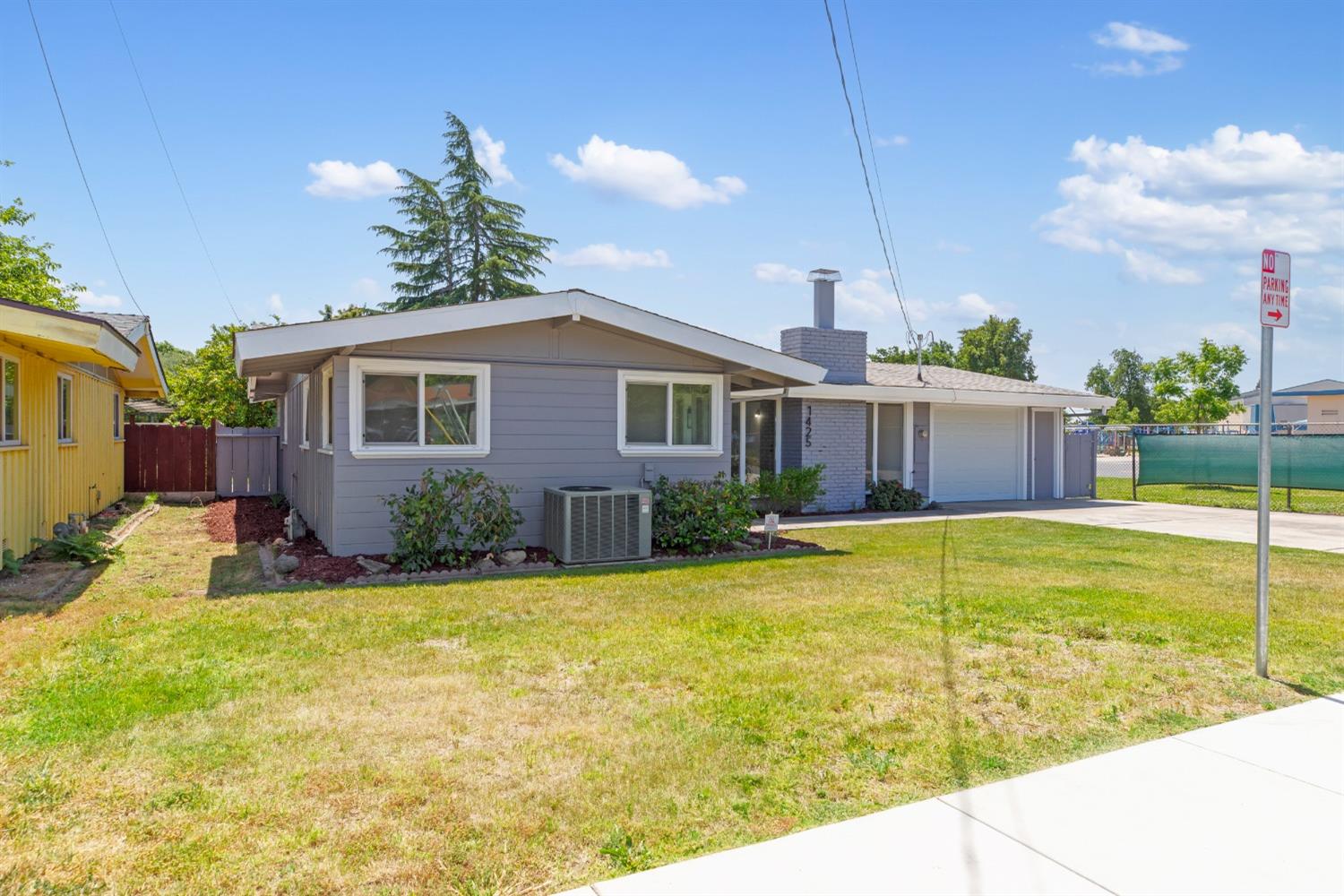 Detail Gallery Image 3 of 44 For 1425 Olive St, Oakdale,  CA 95361 - 3 Beds | 2 Baths