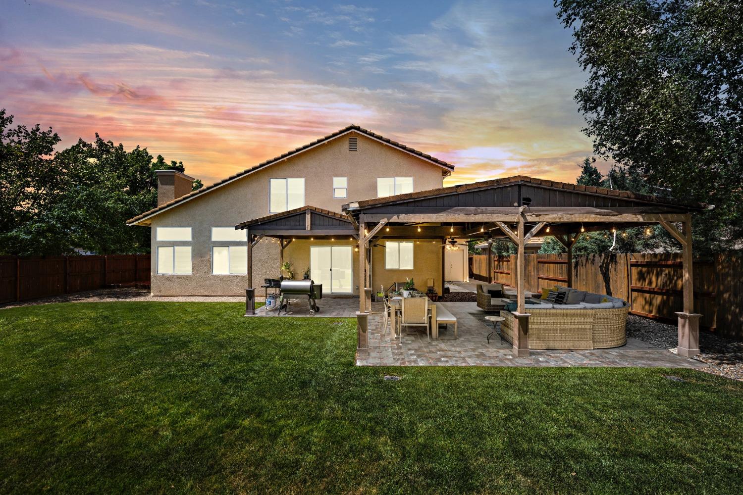 Detail Gallery Image 2 of 42 For 2106 Cargill Way, Roseville,  CA 95747 - 4 Beds | 2/1 Baths