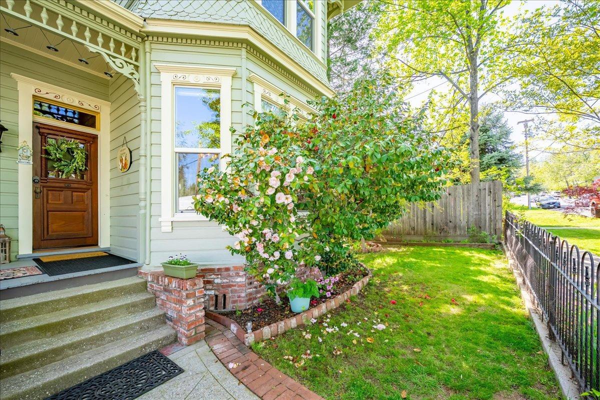 Detail Gallery Image 5 of 70 For 30 W Grass Valley St, Colfax,  CA 95713 - 4 Beds | 2 Baths