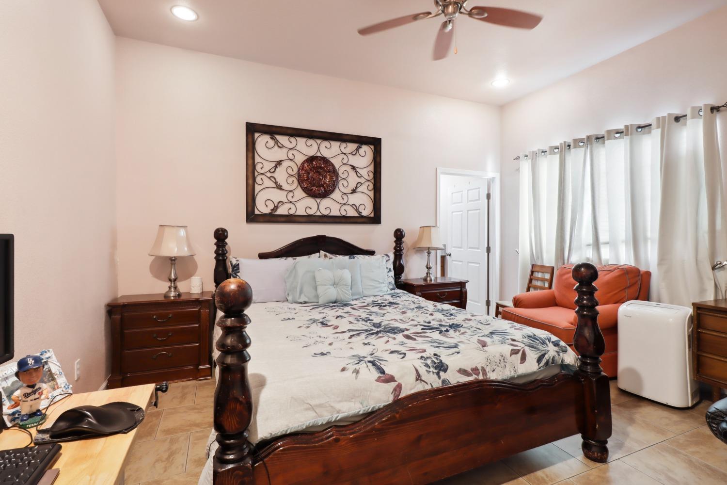 Detail Gallery Image 15 of 37 For 1724 Belt Way, Sacramento,  CA 95832 - 4 Beds | 2 Baths