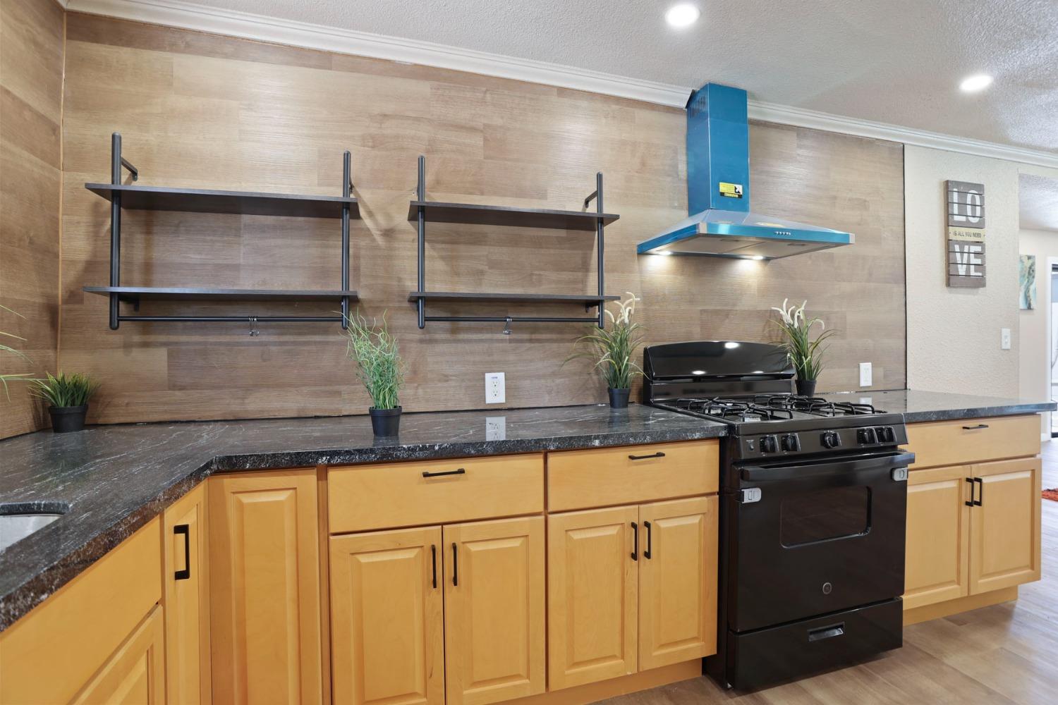 Detail Gallery Image 1 of 36 For 366 S Coolidge Ave, Stockton,  CA 95215 - 3 Beds | 1 Baths