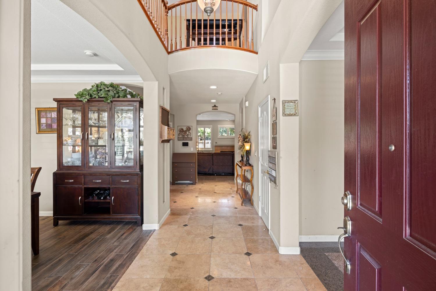 Detail Gallery Image 4 of 47 For 2566 Parkcrest Way, Roseville,  CA 95747 - 3 Beds | 2/1 Baths