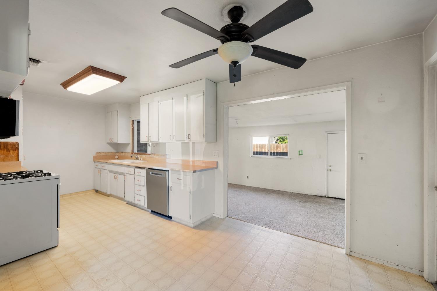 Detail Gallery Image 11 of 35 For 1021 Q St, Rio Linda,  CA 95673 - 3 Beds | 2 Baths