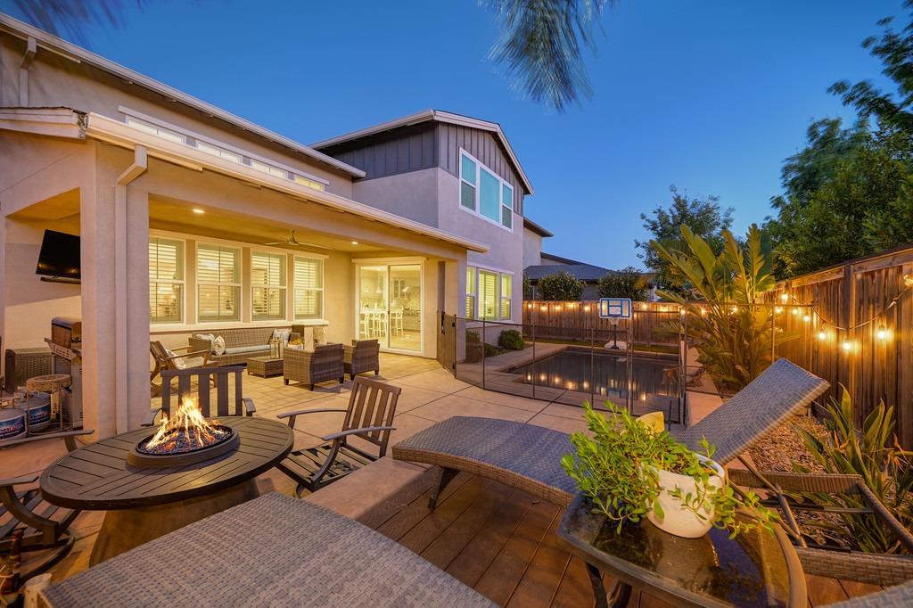 Detail Gallery Image 11 of 34 For 5033 Chico Dr, Roseville,  CA 95747 - 5 Beds | 4/1 Baths