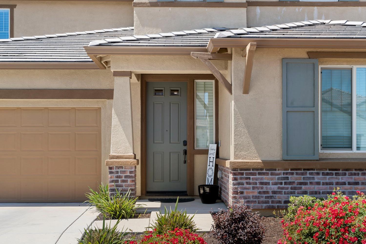 Detail Gallery Image 4 of 48 For 9942 Summerton Cir, Elk Grove,  CA 95624 - 4 Beds | 3/1 Baths