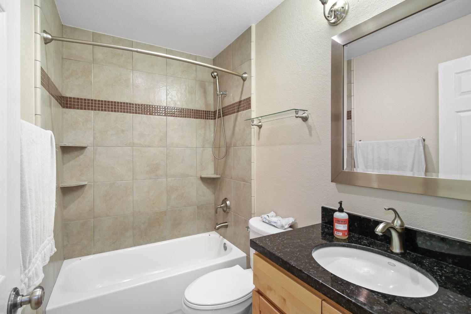 Detail Gallery Image 29 of 38 For 9527 Lake Park Ln, Elk Grove,  CA 95758 - 3 Beds | 2 Baths