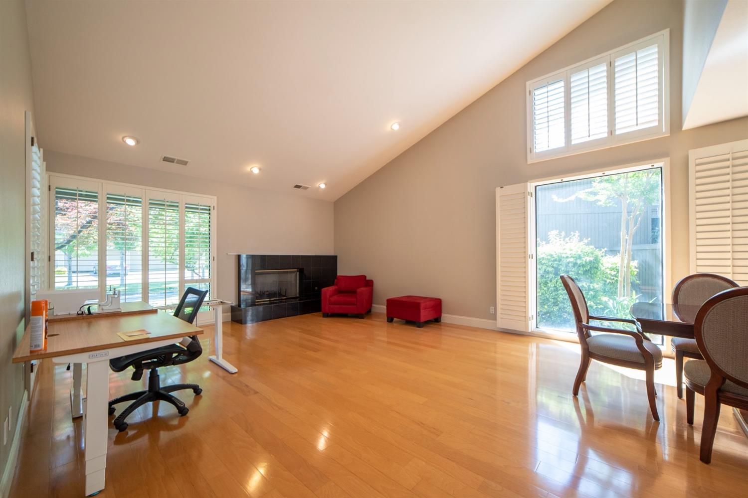 Detail Gallery Image 12 of 94 For 11457 Huntington Village Ln, Gold River,  CA 95670 - 4 Beds | 4/2 Baths