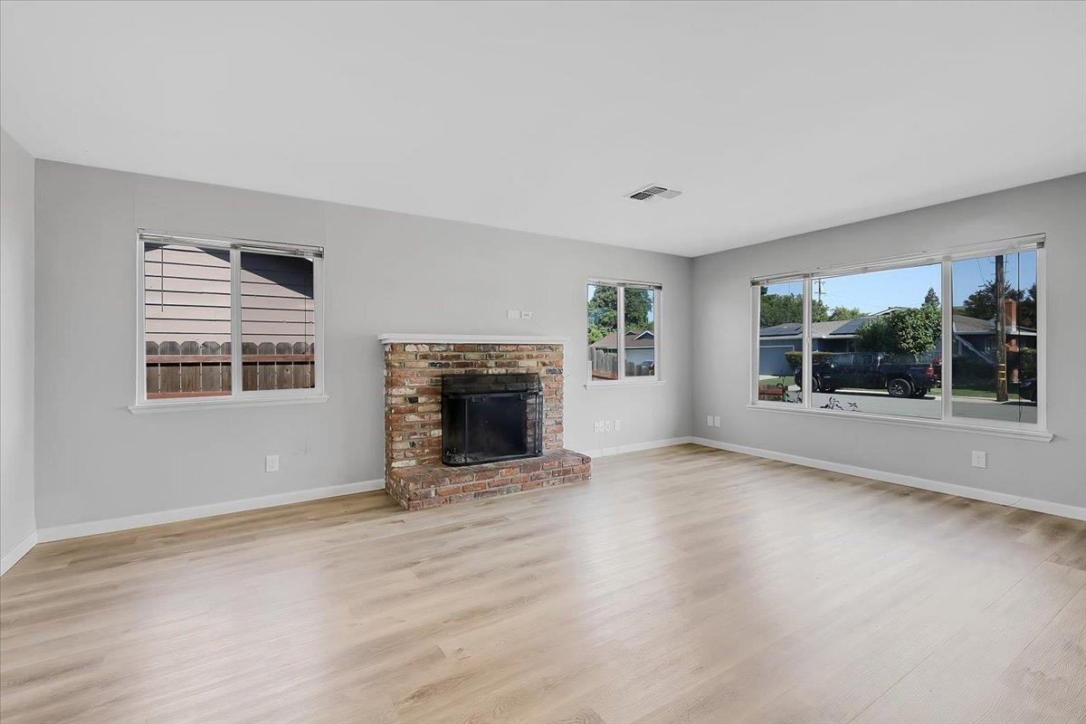 Detail Gallery Image 5 of 35 For 512 Carroll St, Yuba City,  CA 95991 - 3 Beds | 2 Baths