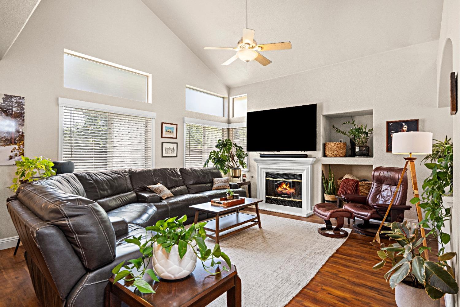 Detail Gallery Image 9 of 42 For 2106 Cargill Way, Roseville,  CA 95747 - 4 Beds | 2/1 Baths