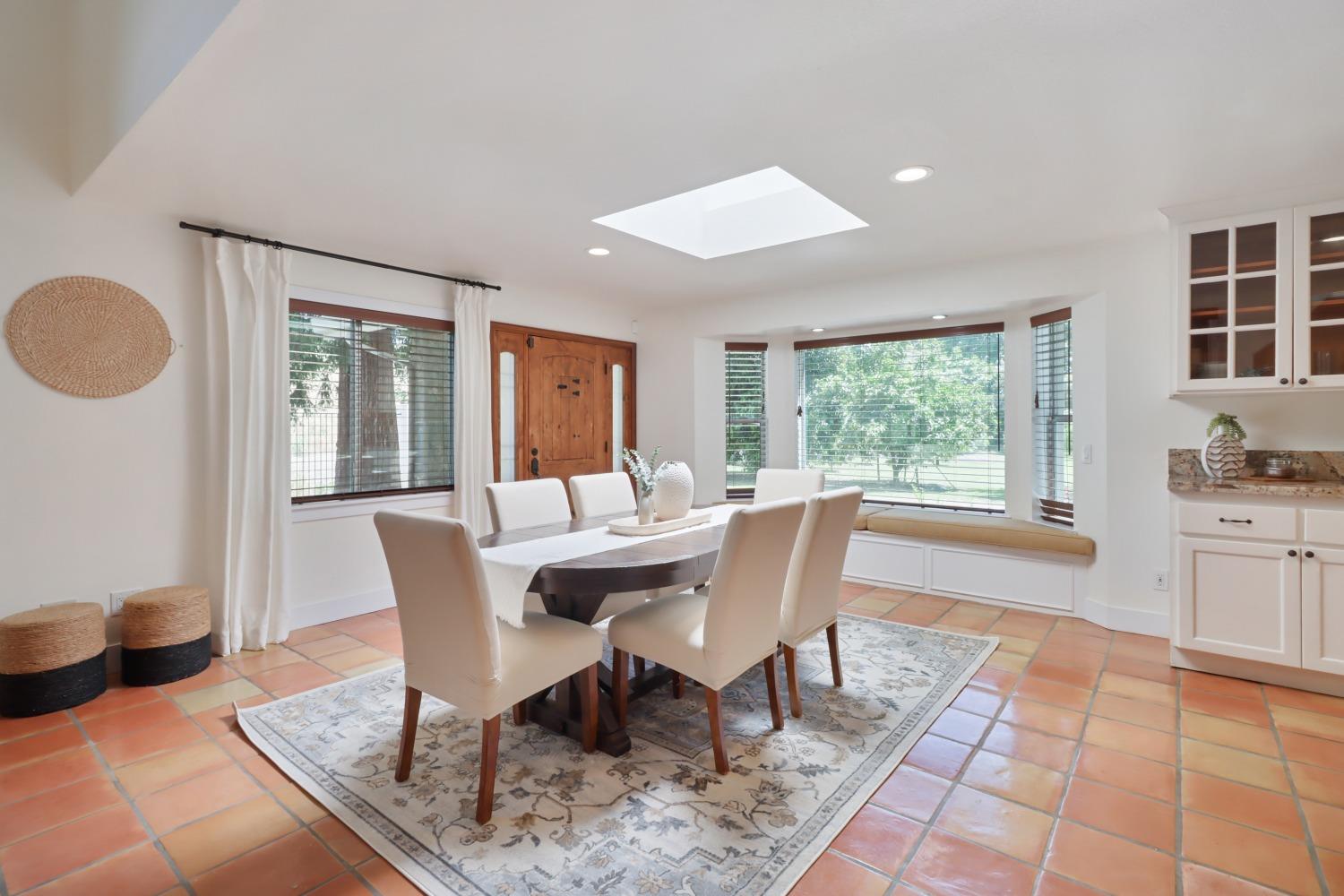 Detail Gallery Image 7 of 98 For 2590 S River Rd, West Sacramento,  CA 95691 - 3 Beds | 2/1 Baths