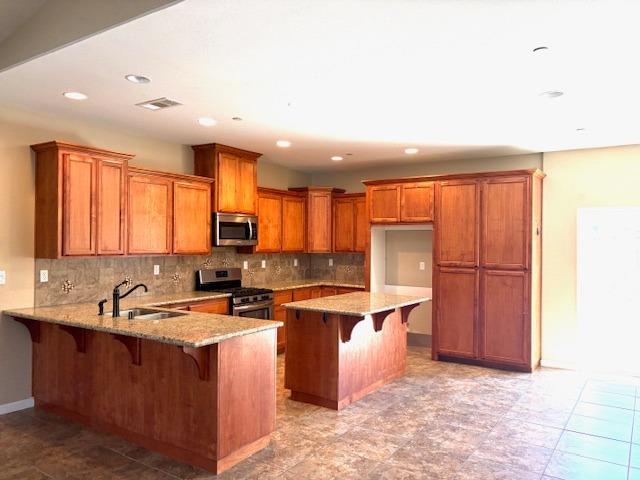Detail Gallery Image 1 of 12 For 4032 Wood Creek Ct, Merced,  CA 95348 - 4 Beds | 2 Baths