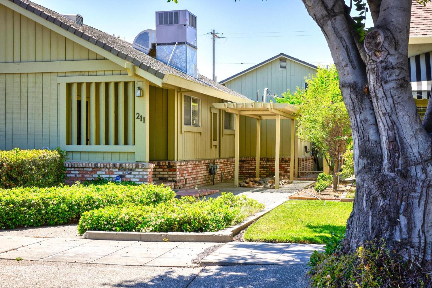 Detail Gallery Image 6 of 53 For 211 N Maple, Manteca,  CA 95336 - 3 Beds | 1 Baths