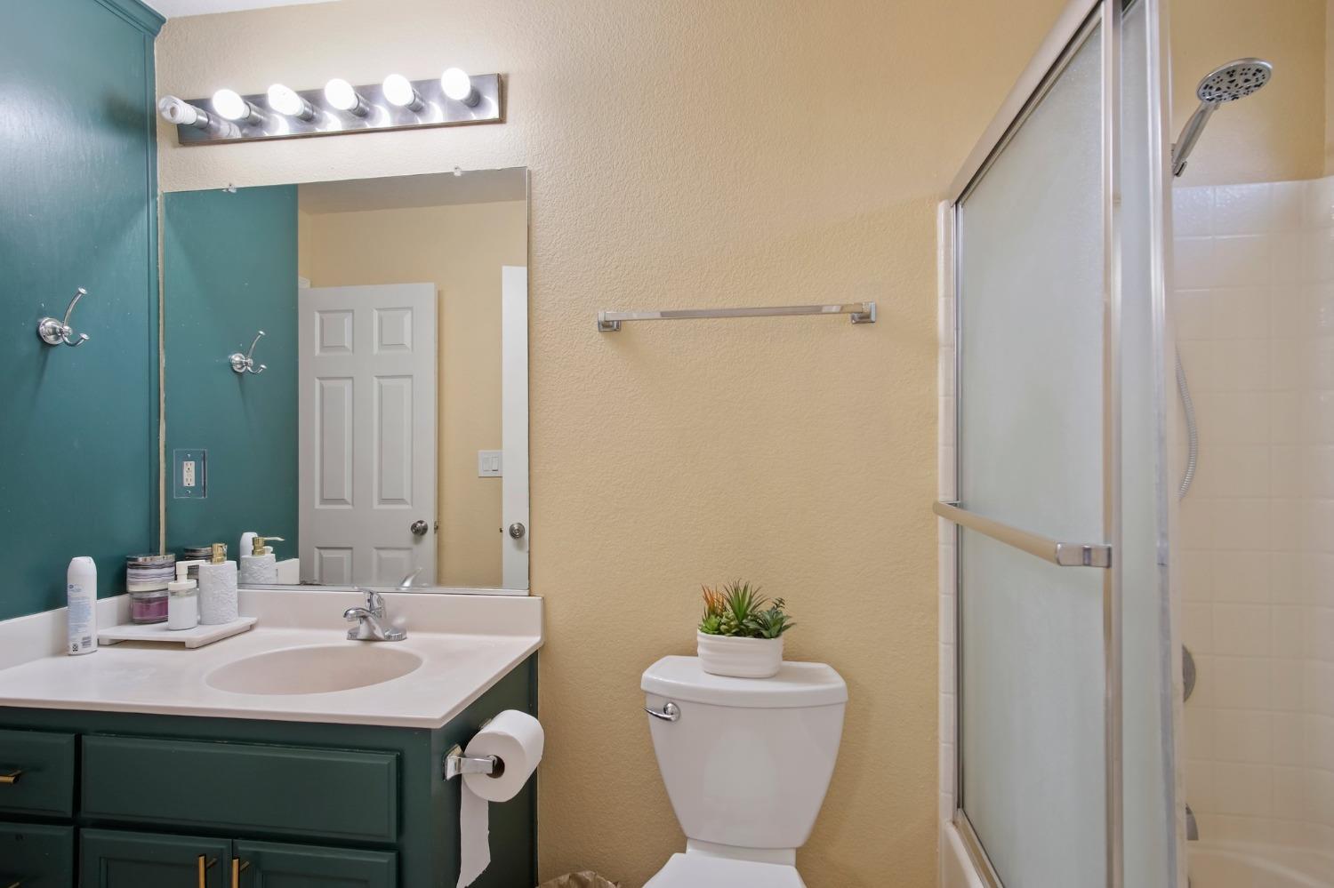 Detail Gallery Image 11 of 20 For 171 Eagleglen Ave, Turlock,  CA 95380 - 4 Beds | 2 Baths