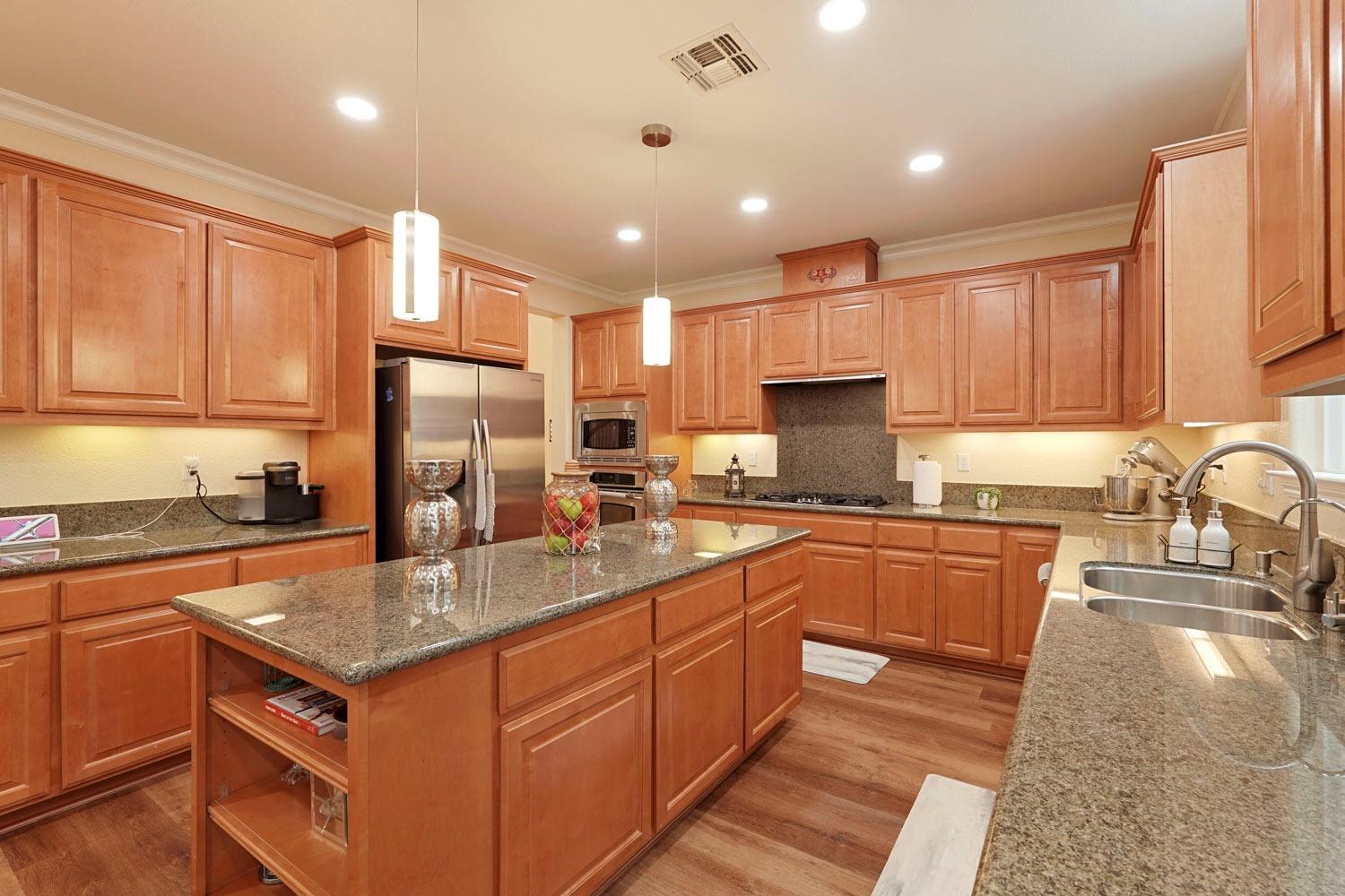 Detail Gallery Image 17 of 39 For 610 W La Canada Ave, Mountain House,  CA 95391 - 5 Beds | 3/1 Baths
