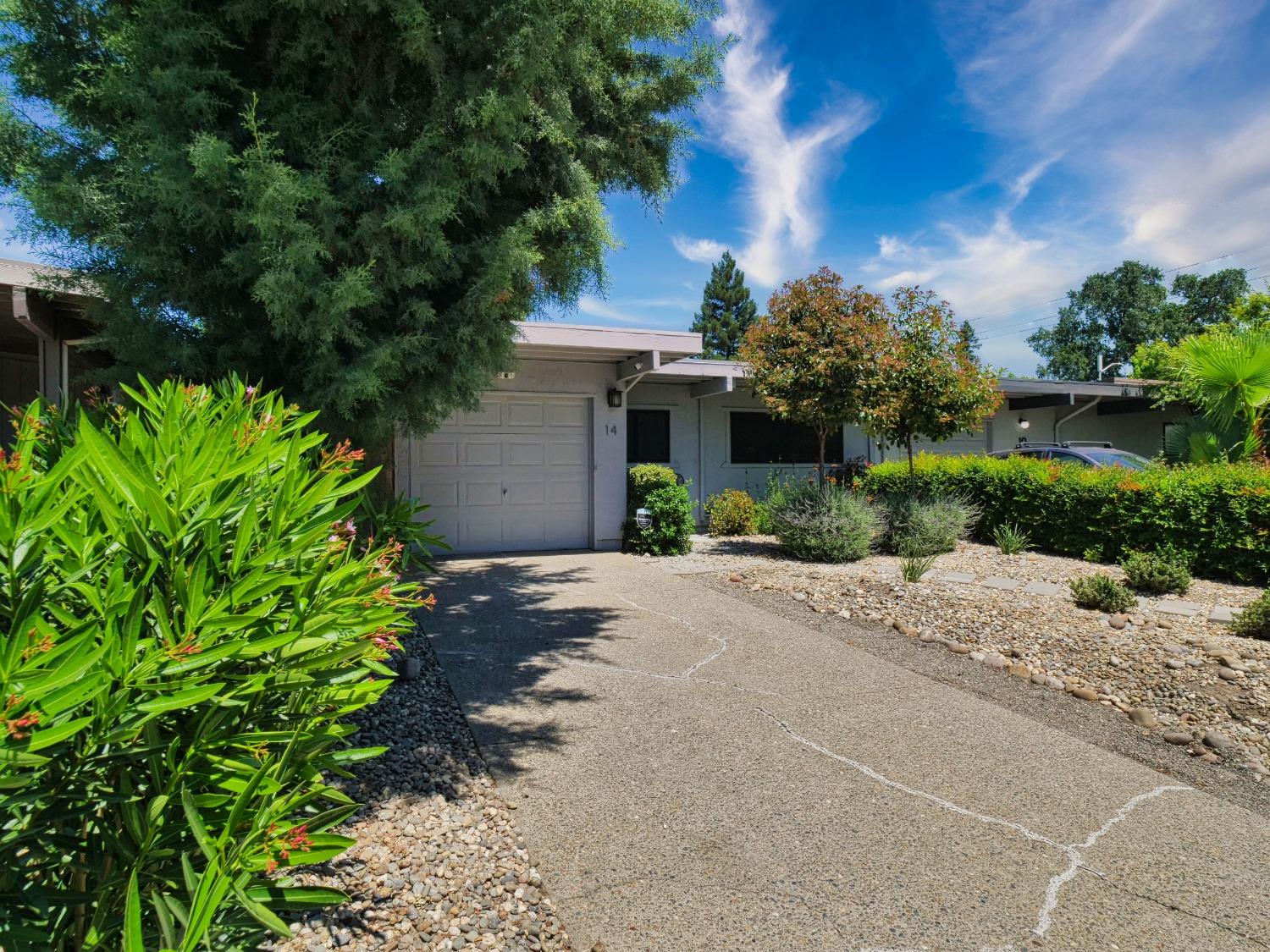 Detail Gallery Image 3 of 52 For 14 Blue Heron Ct, Sacramento,  CA 95833 - 2 Beds | 2 Baths