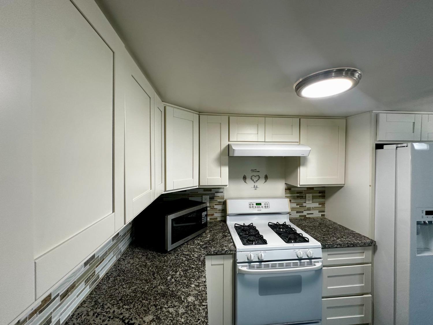 Detail Gallery Image 15 of 44 For 152 Village Cir #152,  Sacramento,  CA 95838 - 3 Beds | 2 Baths